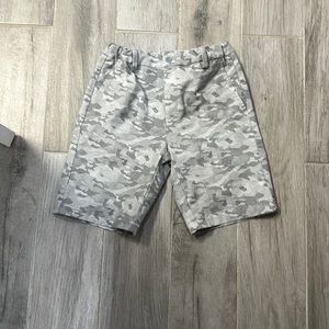 Brand:vineyard vines Size:12 Color:grey camo